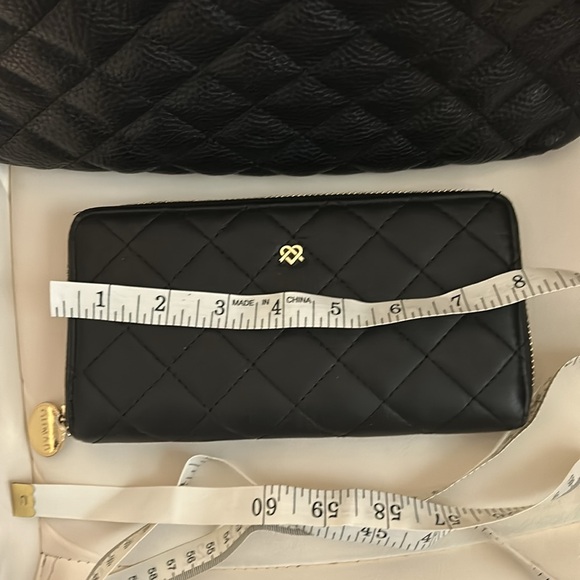 Gunas - black and gold handbag and wallet set. Vegan. Quilted design. - Picture 14 of 16